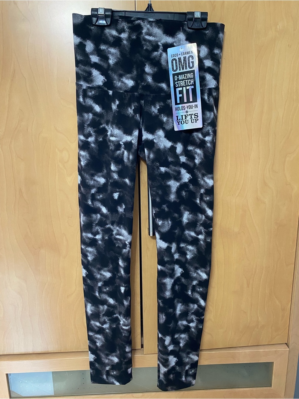 Coco + Carmen OMG Black Printed Leggings Size M NWT